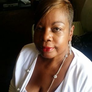 Meet your Posher, Valerie